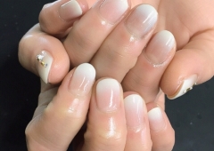 ライトベージュのシンプルグラデ✨