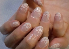 清楚に華やかに!バラレースフレンチ