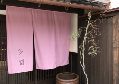 食いしん坊さんは是非!ひがし茶屋街の多聞さん・にし茶屋街のカカオサンパカさん