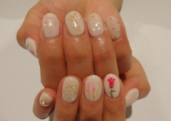 ホワイト花柄ネイル♡予約空き状況