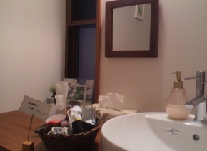 お手洗い&お化粧直しのお部屋♪