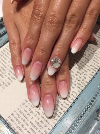 美人の手 白グラデーションネイル Nail Art Vilante 本店 サロンブログ 富山 高岡 砺波のエステサロンを紹介するビューティーサロン